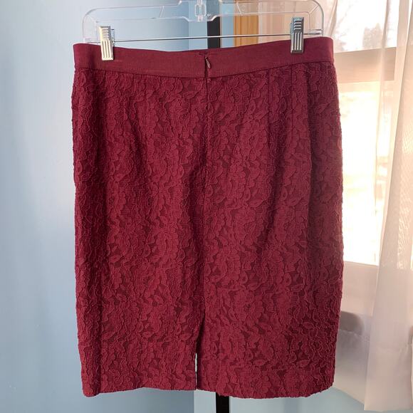 Ann Taylor Burgundy Lace Pencil Skirt Size 10 - Picture 3 of 5